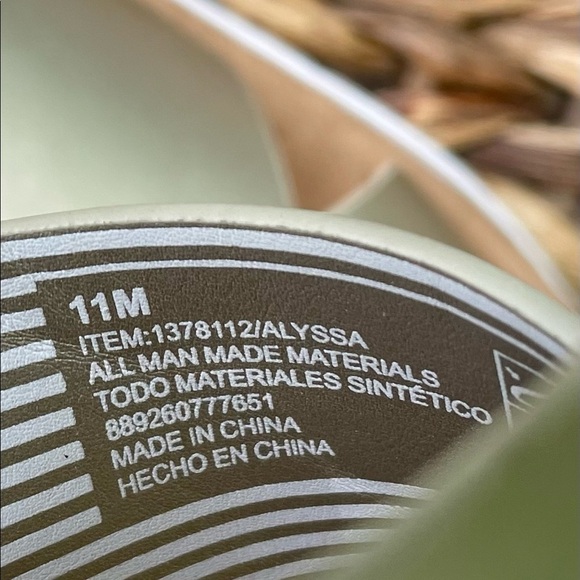 NEW IZOD Alyssa Metallic Champagne Gold Criss Cross Comfort Slide Sandal Size 11 - Picture 6 of 9